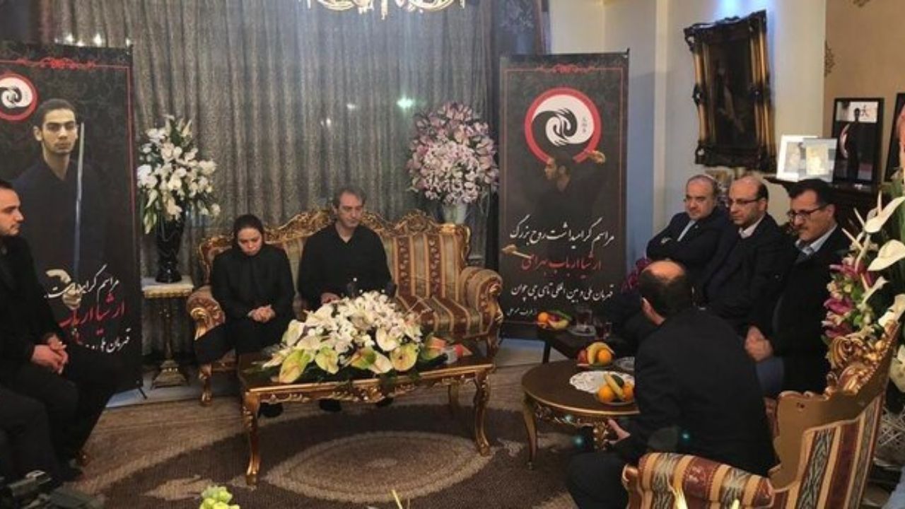 دیدار وزیر ورزش با خانواده ورزشکار قربانی سانحه سقوط هواپیمای اوکراینی