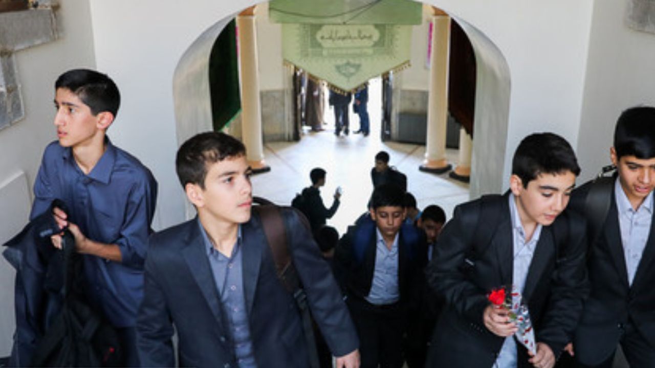 زمان آموزشی دانش‌آموزان 250 ساعت کاهش یافت/ مخالفت مجلس با تغییر تقویم آموزشی