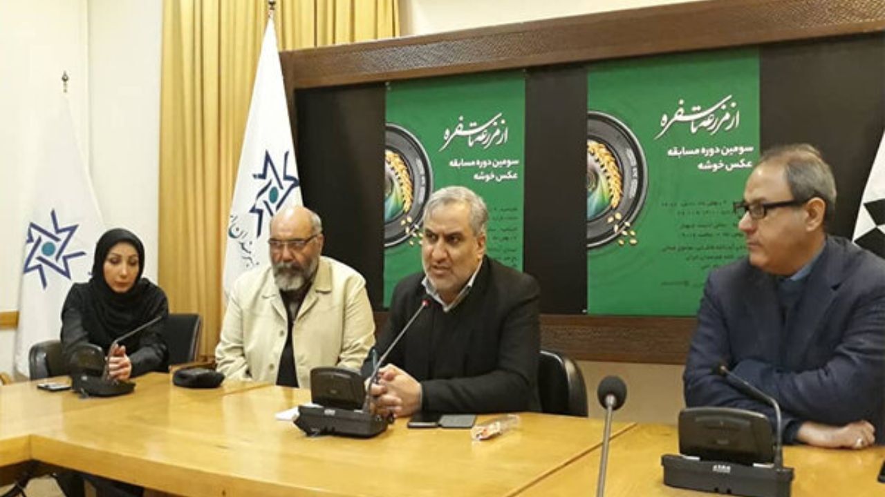 نمایشگاه عکس «خوشه» افتتاح شد/ تاکید بر تغییر فرهنگ مصرف با هنر