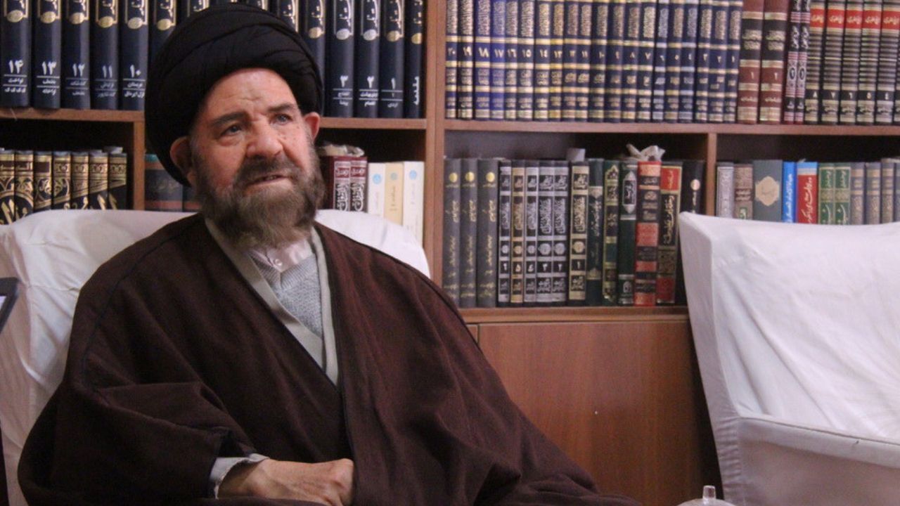 باید دید تبریزیان روحانی است یا روحانی‌نما/ کتاب‌سوزی تبریزیان مانند آتش‌زدن کتابخانه شیخ طوسی به وسیله مغول‌هاست/ کتاب‌سوزی جبهه گرفتن در مقابل علم محسوب می‌شود/ دشمن به دنبال سوژه‌ای علیه جمهوری اسلامی و روحانیت به عنوان آرم آن است/ این فرد باید تحت پیگ