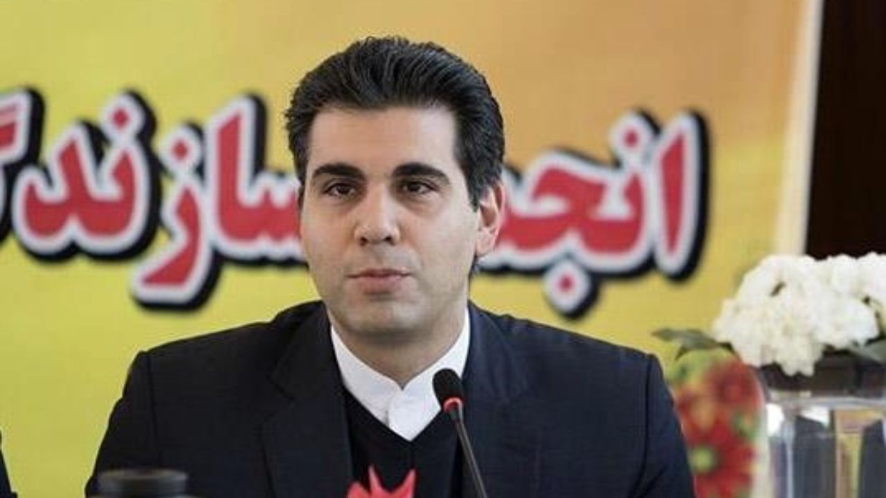چرا مردم ما نباید خودرو خوب سوار شوند؟/ قبل از سال 90 هر 2 سال یک بار خودرو جدید داخلی به بازار می‌آمد/ احمدی‌نژاد که گفت «پراید کیلویی چند؟» صنعت خودرو و قطعه از بین رفت/ قیمت‌گذاری اگر دستوری است، قیمت مواد اولیه هم دستوری شود/ سال 97 دو خودروساز روی هم