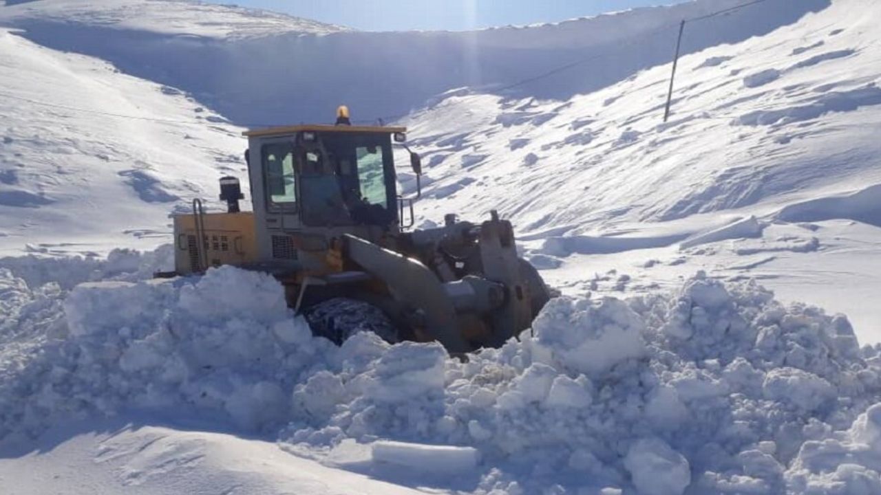 کولاک شدید راه دسترسی 240 روستای آذربایجان‌غربی را بست