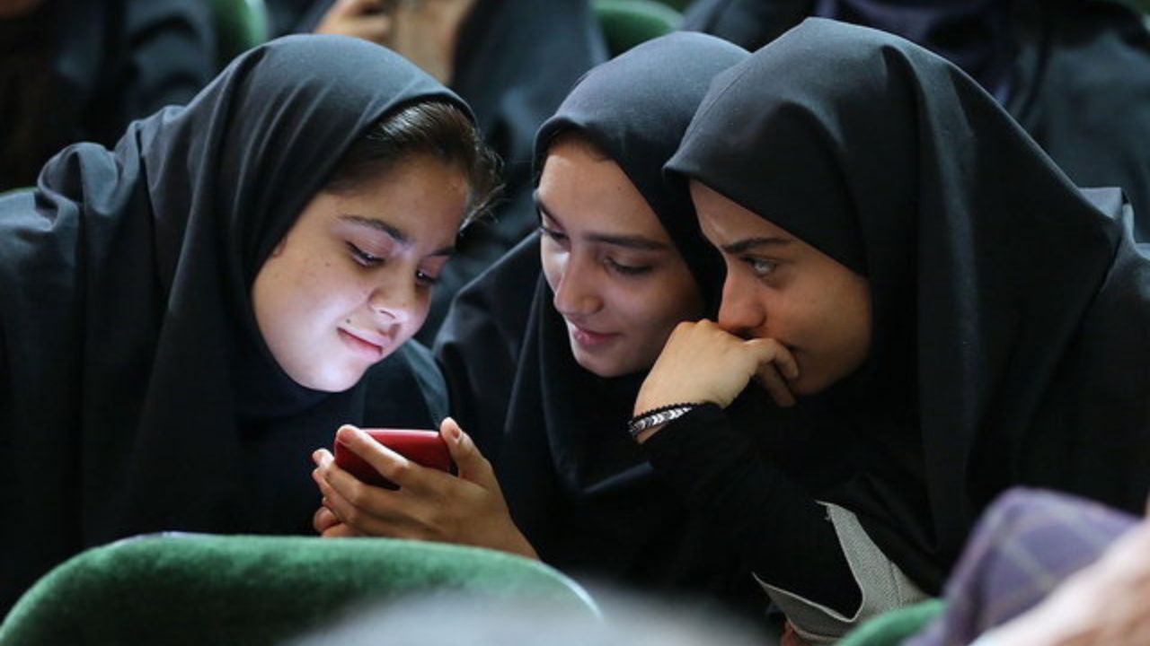 دانشجویان فعال فضای مجازی دستاوردهای انقلاب را با زبان علمی تبیین کنند