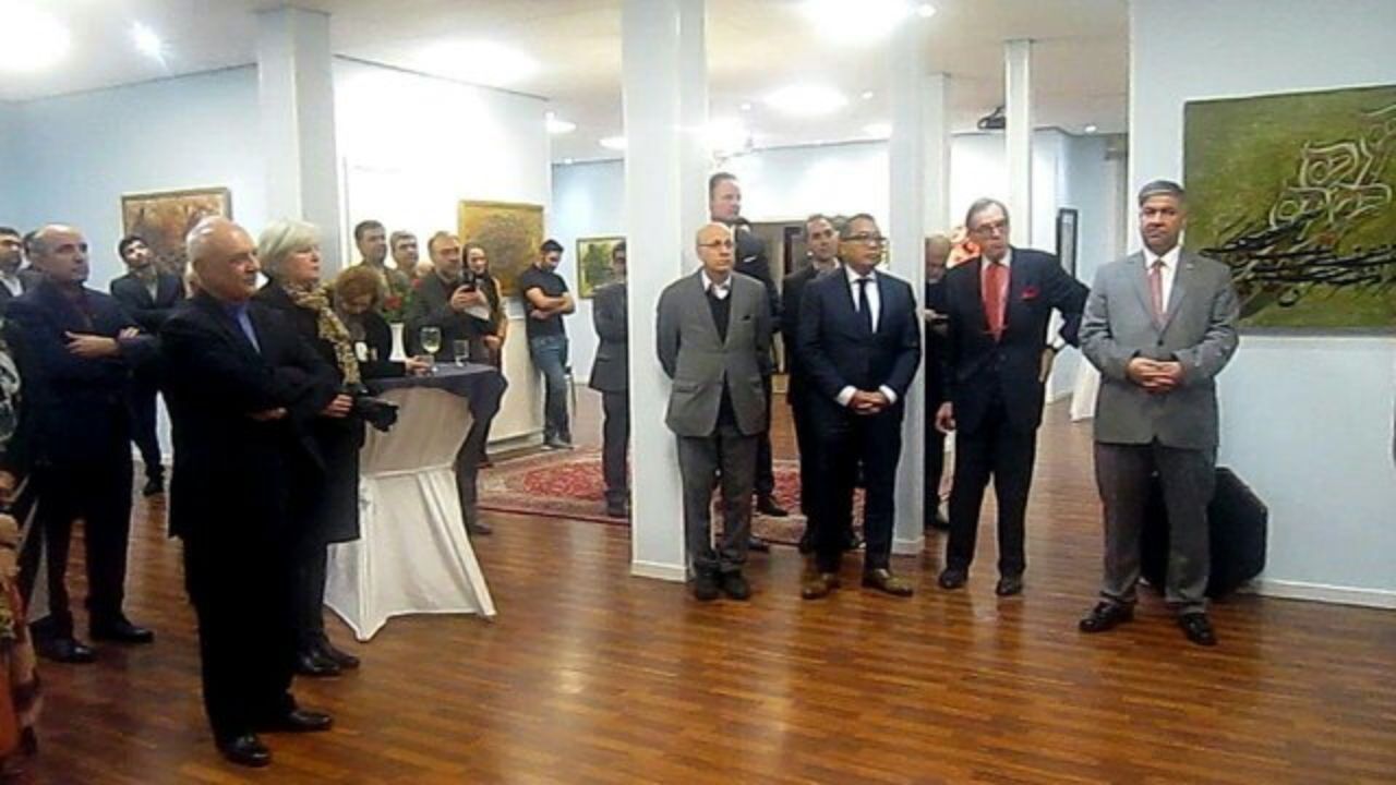 افتتاح نمایشگاه نقاشی‌خط هنرمند ایرانی در هلند