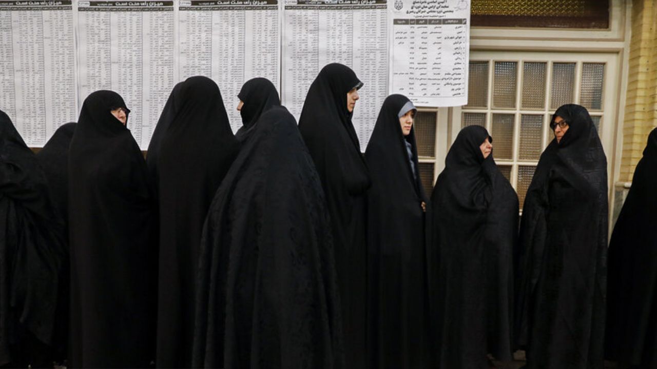 انتخابات مجلس شورای اسلامی و میان‌دوره‌ای خبرگان رهبری آغاز شد