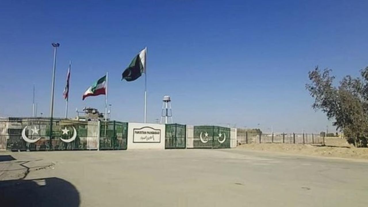 پاکستان برای جلوگیری از شیوع کرونا گذرگاه مرزی «تفتان» با ایران را بست