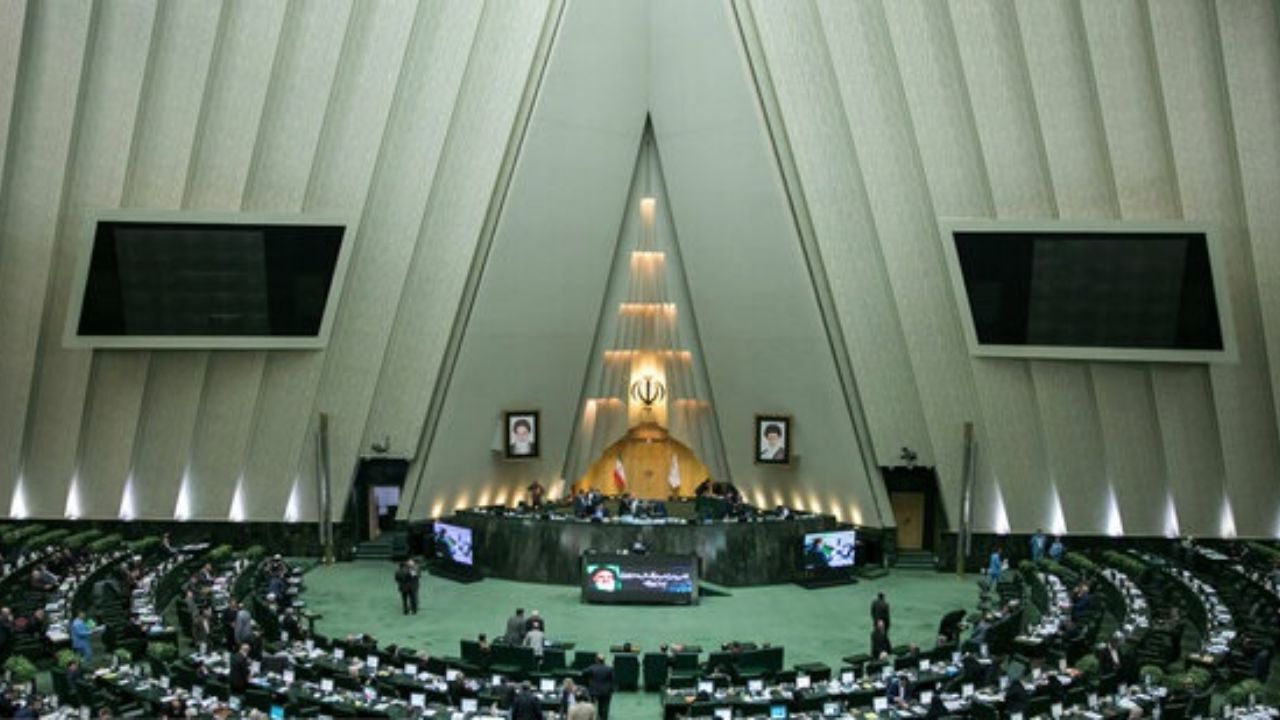 کارنامه آنان که نیستند