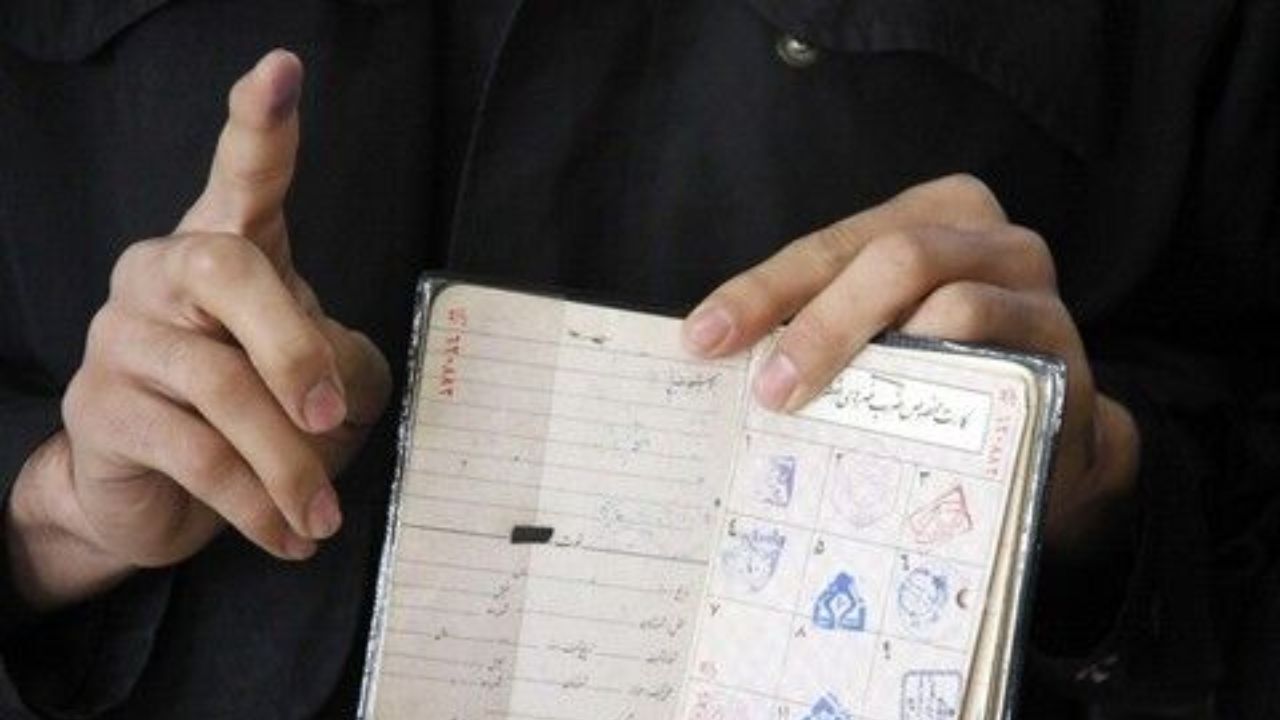 صاحبان شناسنامه‌هایی که برای ضرب مهر انتخابات جا ندارد، نگران نباشند