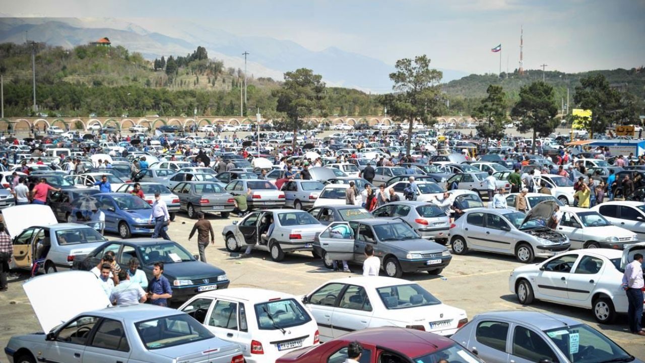 قیمت برخی از خودروهای داخلی به طور متوسط 600 هزار تومان پایین آمد/ آیا نخریدن موجب کاهش قیمت خودرو در کشور می‌شود؟/ 2 خودروساز رقمی در حدود 9 هزار میلیارد تومان وام گرفته‌اند/ خودروهای وارداتی با 40 درصد سود بازرگانی ترخیص می‌شوند