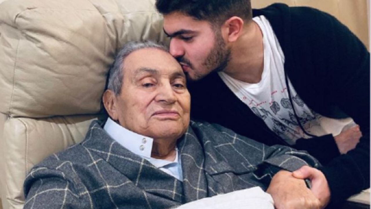 حسنی مبارک فلافل و باقلا بسیار دوست داشت/ هدیه حج عمره به همه محافظان بعد از ترور نافرجامش در اتیوپی