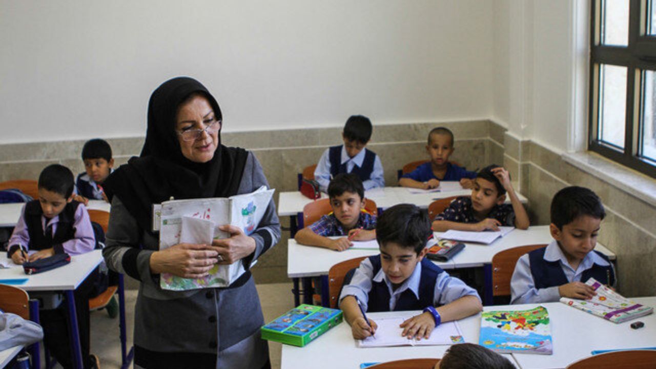 تکلیف نوروزی دانش‌آموزان «عید داستان» است/ دادن تکلیف به دانش‌آموز در هر قالبی ممنوع است