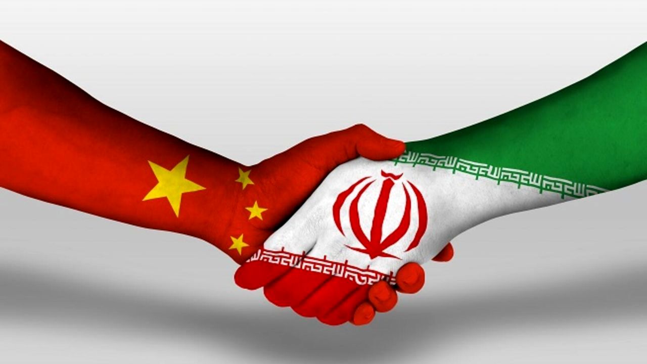 ‏تیم پزشکان متخصص چینی همراه محموله جدید کمک این کشور وارد تهران شد + عکس