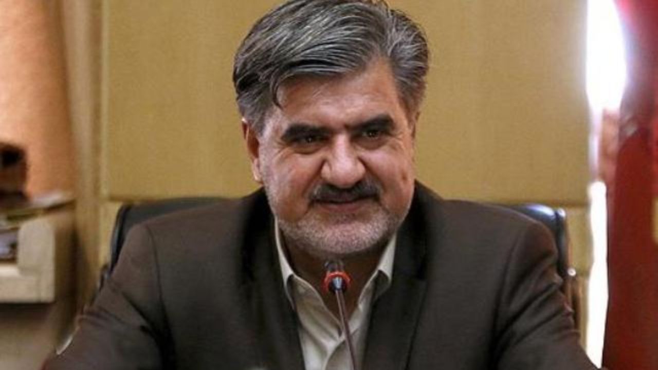 احتکار ماسک و اقلام مرتبط با جان و سلامت مردم جنایت است/ عده‌ای با احتکار ماسک و مواد ضدعفونی‌کننده جان مردم را به بازی گرفته‌اند/ انتظار داریم با محتکران خیلی جدی برخورد شود/ برخورد با سوءاستفاده‌کنندگان برای دیگران درس عبرت می‌شود/ مردم باید احساس کنند 