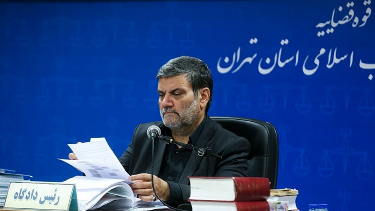 در نخستین جلسه محاکمه محتکران اقلام بهداشتی و دارویی کرونا چه گذشت؟/ رد پای یک پزشک در احتکار ماسک/ ماجرای دپوی تب‌سنج در هتل‌های شمالی تهران چه بود؟/ قاضی صلواتی: جلسه بعدی دوشنبه 19 اسفند ماه برگزار می‌شود