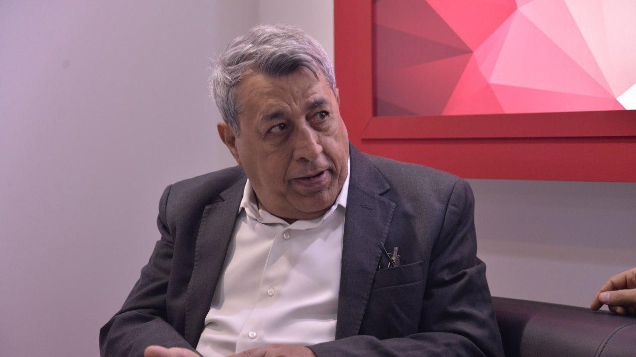 جیب دولت خالی است/ دولت قبل از کرونا هم رغبتی برای کمک به فعالان اقتصادی نداشت/ دولت هر قولی هم بدهد توان انجامش را ندارد/ اجرایی شدن بودجه 99 از طریق حکم حکومتی نشانه ضعف است/ بورس با انتشار اوراق بهادار برای رونق اقتصادی مخالفت می‌کند
