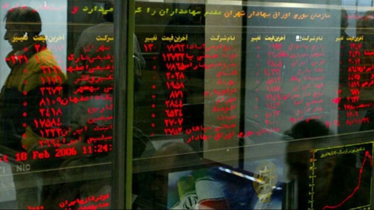 برای خرید سهم عجله نکنید/ فضای بازار سرمایه عادی نیست/ پیش‌بینی فضا را ملتهب‌‌تر می‌کند/ دولت از قیمت‌گذاری دستوری دست بردارد
