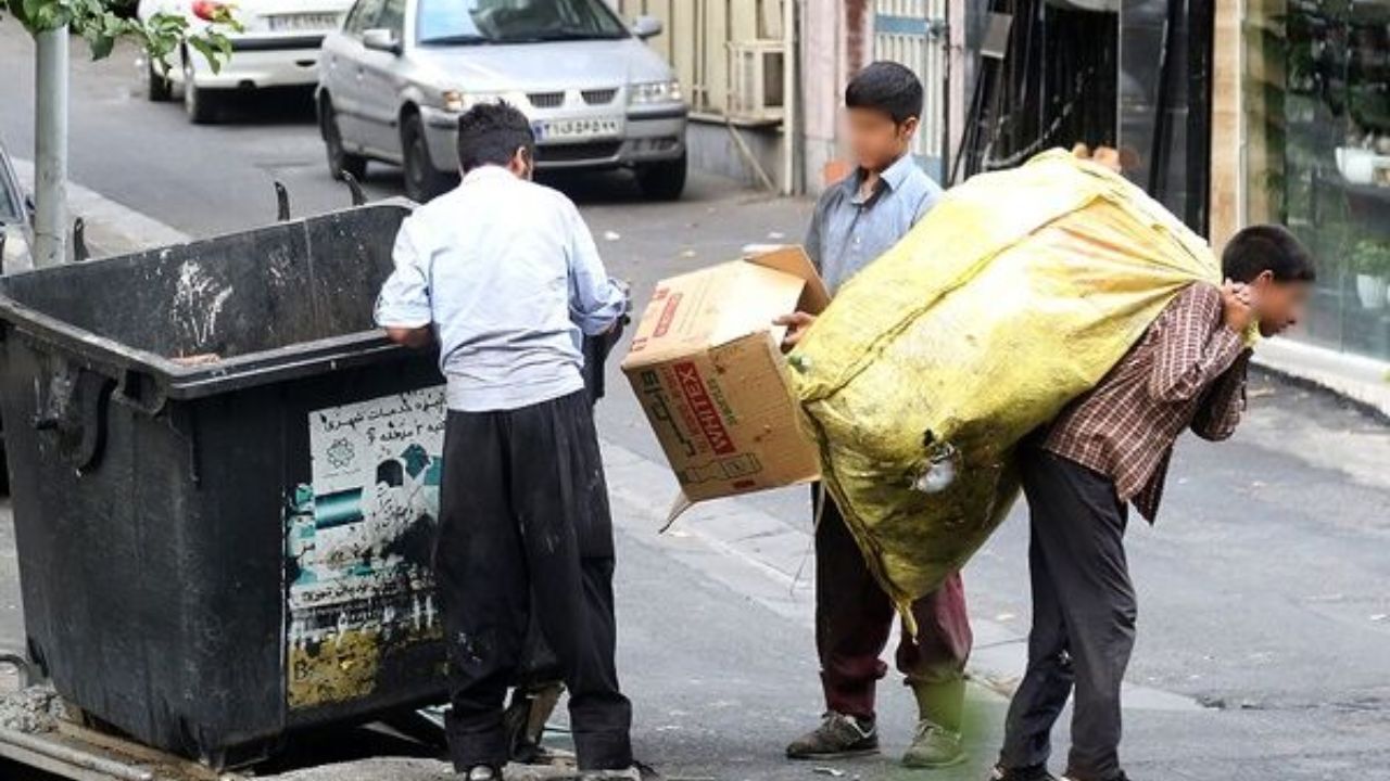 زباله‌گردی کودکان را به 137 اطلاع دهید