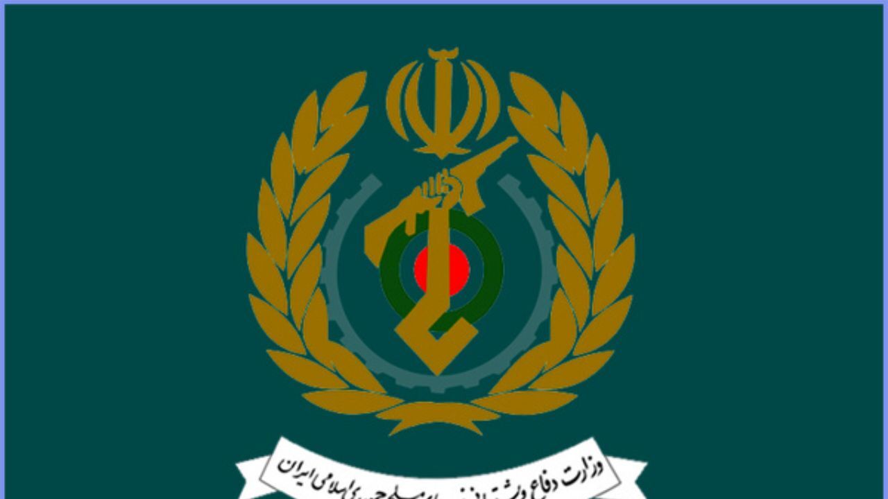 وزارت دفاع روزانه 100 هزار لیتر مواد ضدعفونی کننده و 30 هزار ماسک تولید می‌کند