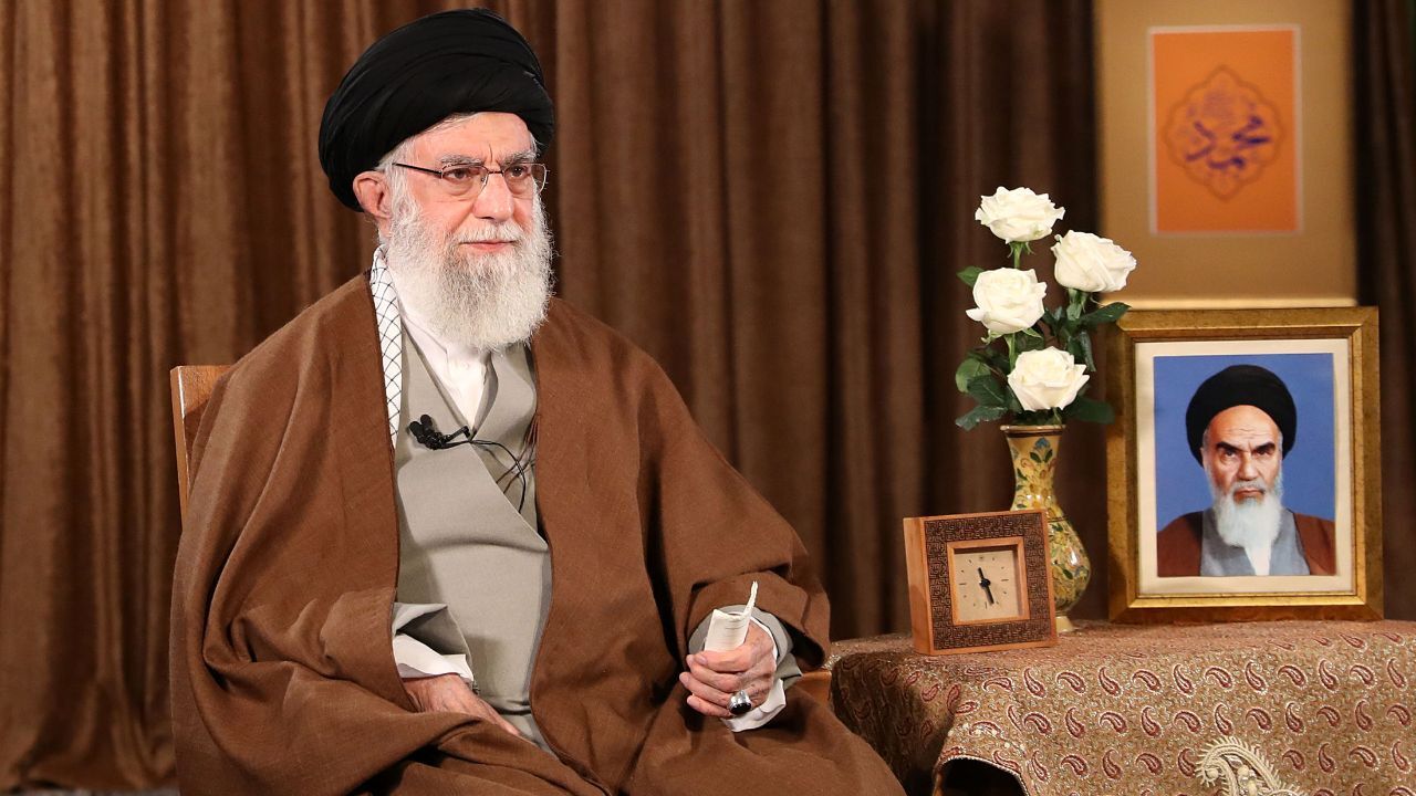 کدام عاقلی کمک آمریکا را که متهم به تولید ویروس است قبول می‌کند/ آمریکایی‌ها خودشان دچار کمبود شدید دارو و تجهیزات پیشگیری از بیماری هستند/ جهش تولید، قوت فضای مجازی و برتری در بهداشت و درمان از ابزارهای قوی شدن است
