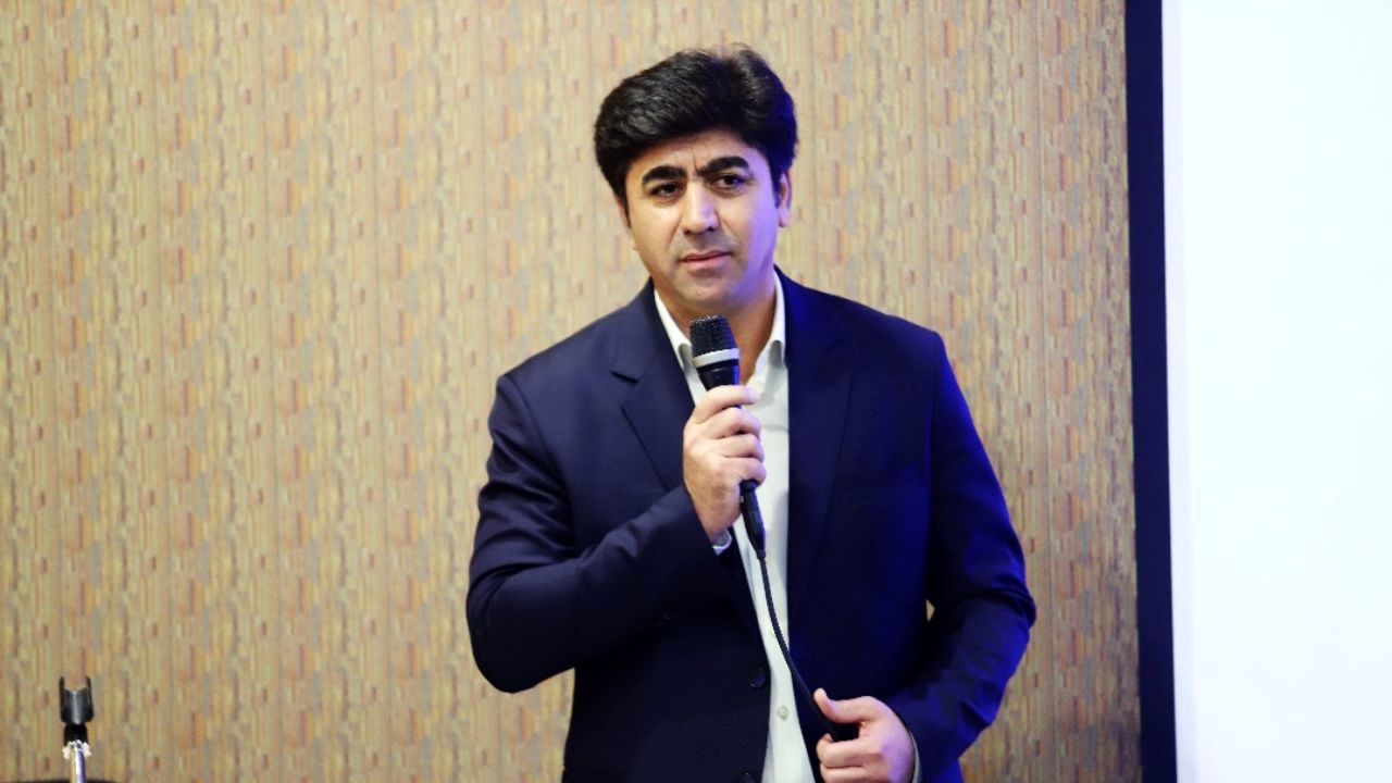 هیچ مشکلی با نبی ندارم