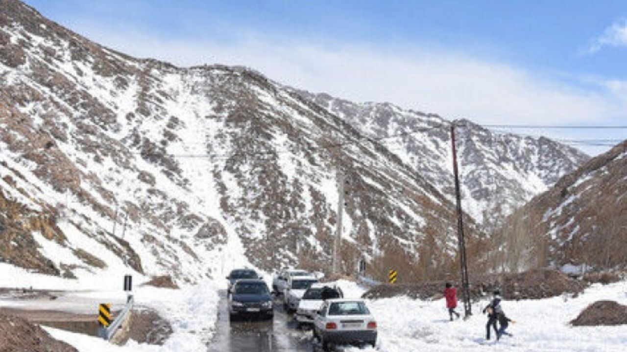 بارش برف و باران در محورهای مواصلاتی 13 استان کشور