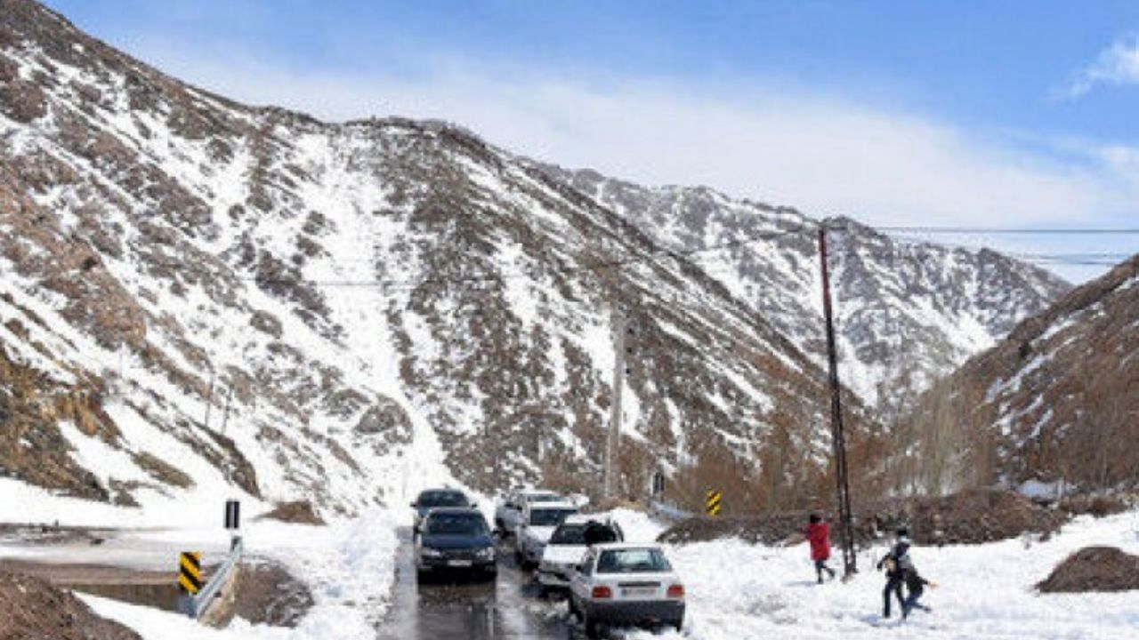 بارش برف و باران در محورهای مواصلاتی 13 استان کشور