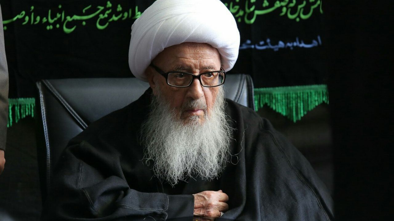 حضرت آیت الله وحید خراسانی امروز یک‌شنبه را عید فطر اعلام کردند
