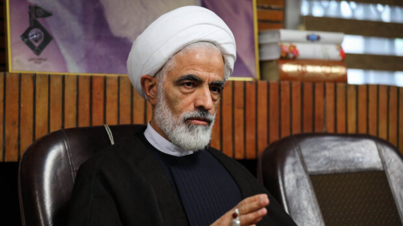 جوانان وصیتنامه امام (ره) را به عنوان یک توصیه پدرانه بخوانند
