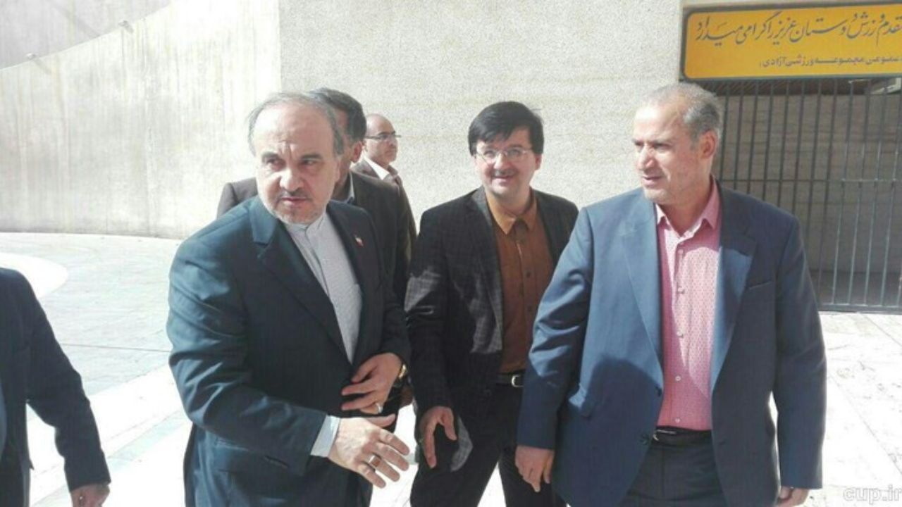 عضویت وزیر ورزش در مجمع فدراسیون فوتبال را لغو کنید