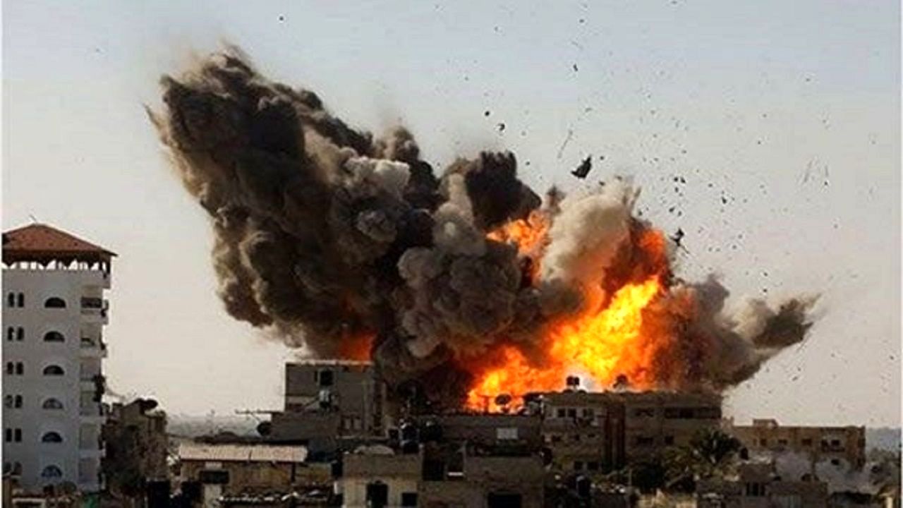 اتوبوس حامل نیروهای ارتش سوریه در درعا هدف انفجار قرار گرفت