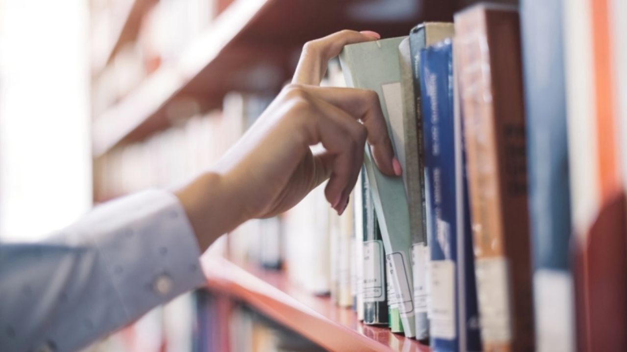 دور دنیا| مایکروویو جای ضدعفونی کردن کتاب نیست!