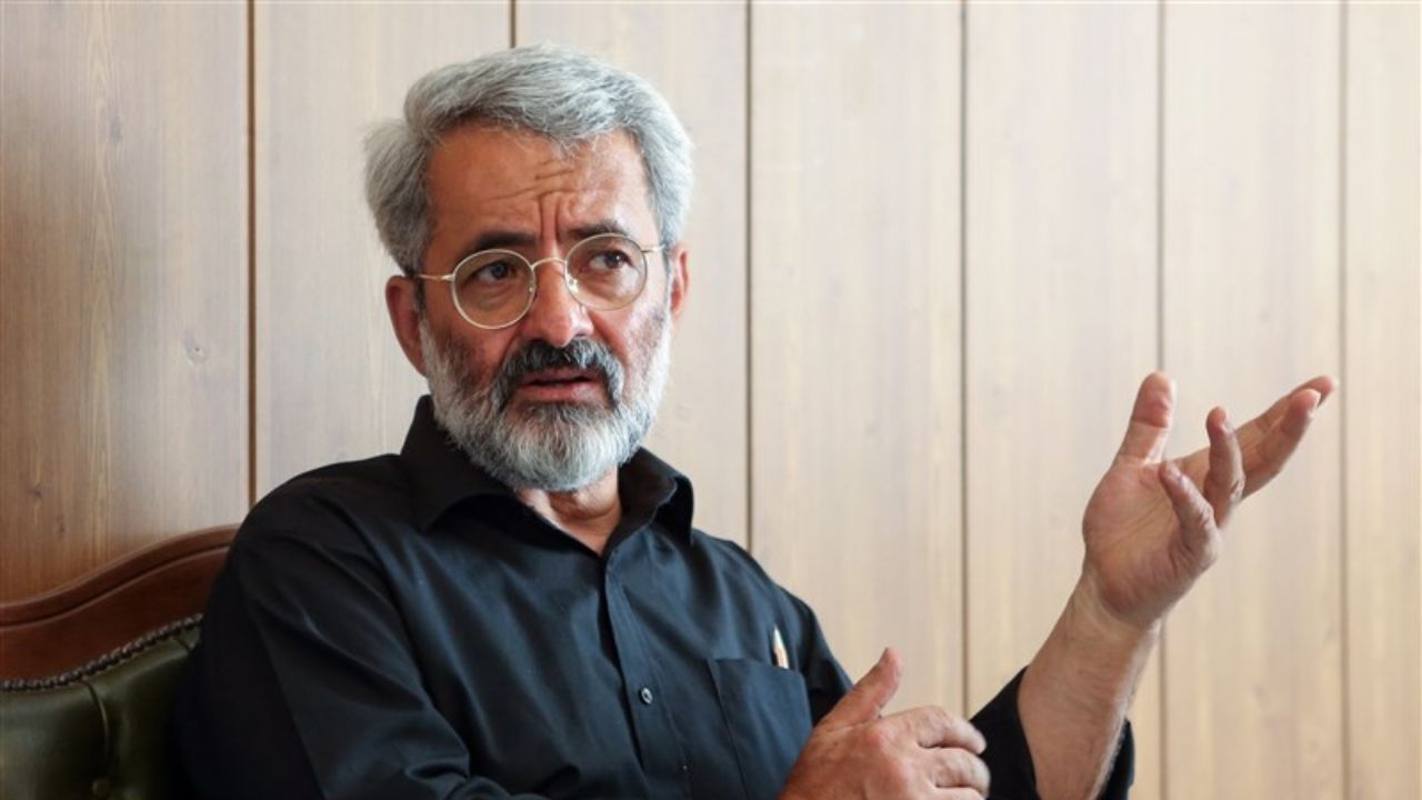 برخی عناصر سطحی مجلس تحت تاثیر احمدی‌نژاد هستند