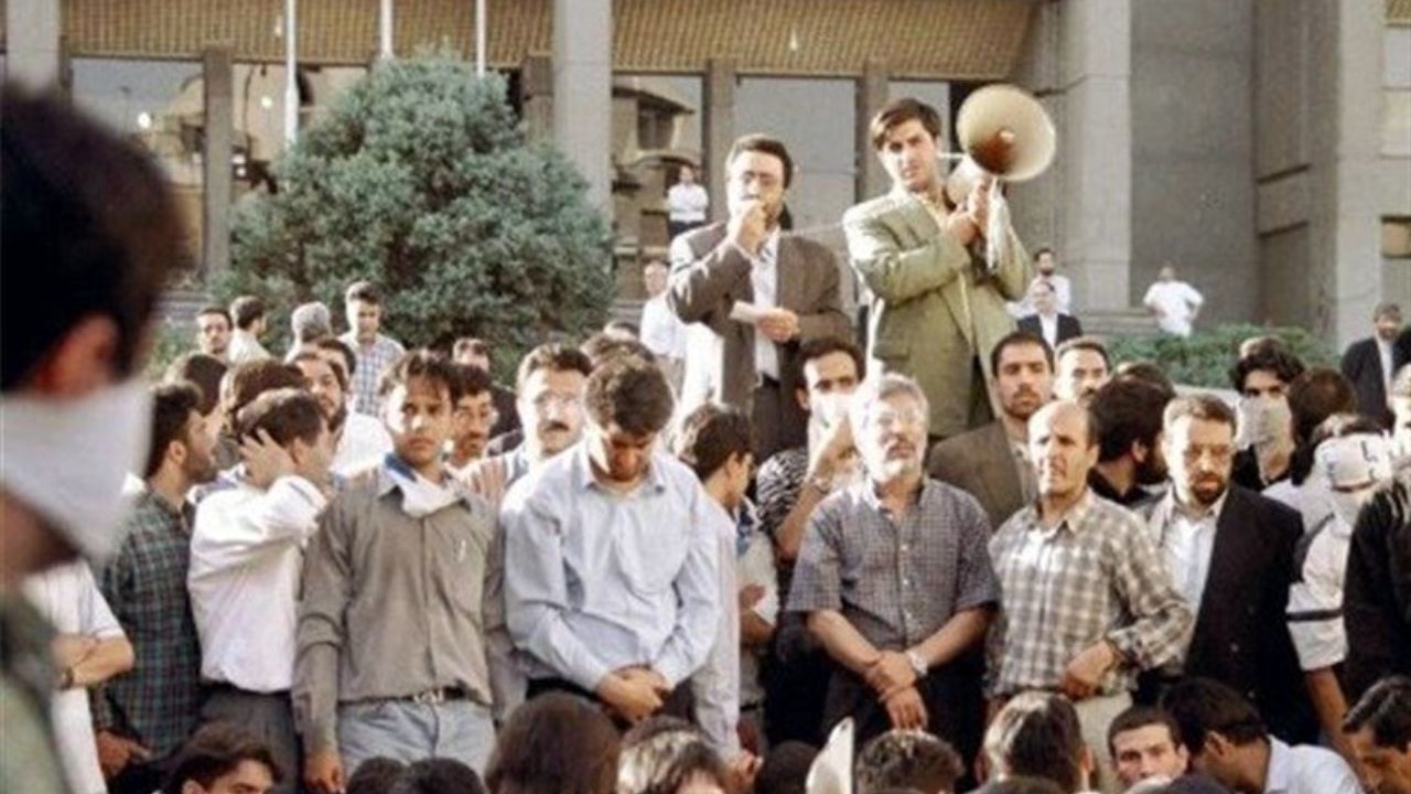 حمله نیروهای لباس شخصی به کوی دانشگاه