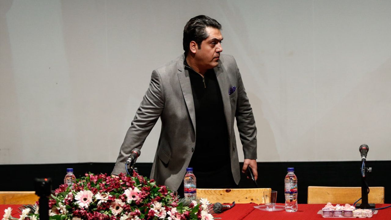 مانی رهنما مهاجرت کرد؟