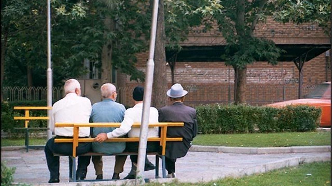 کدام بازنشستگان مشمول تسهیلات تامین اجتماعی هستند؟