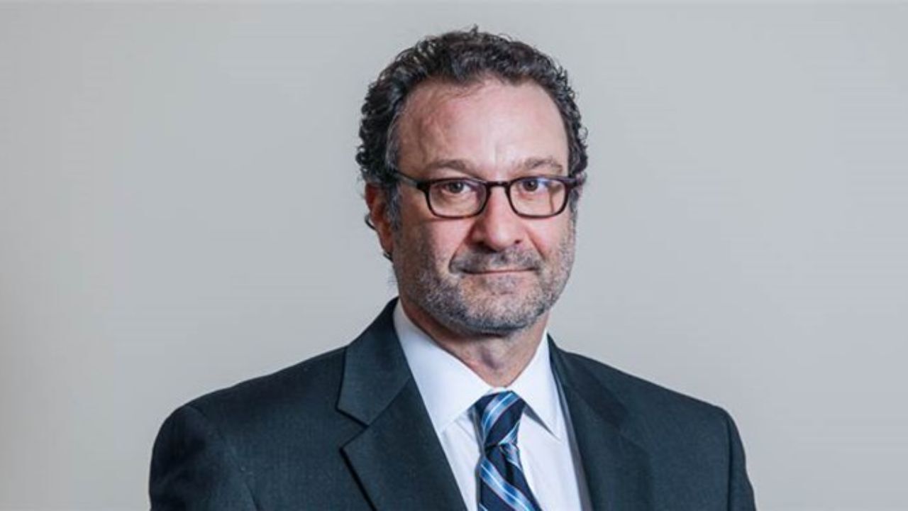 هر کس با حزب‌الله همکاری کند تحریم خواهد شد
