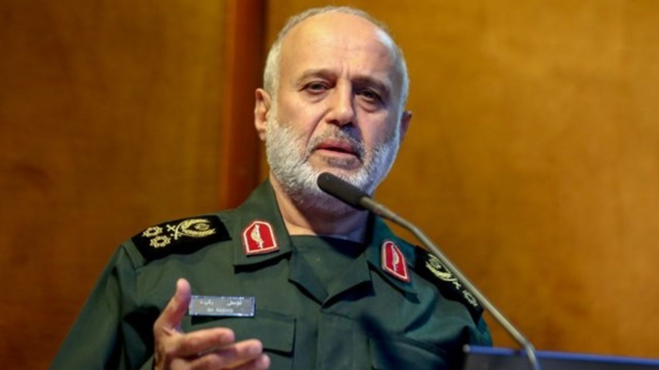 دشمنان از آزمودن قدرت اراده و توان ارتش و سپاه پرهیز کنند
