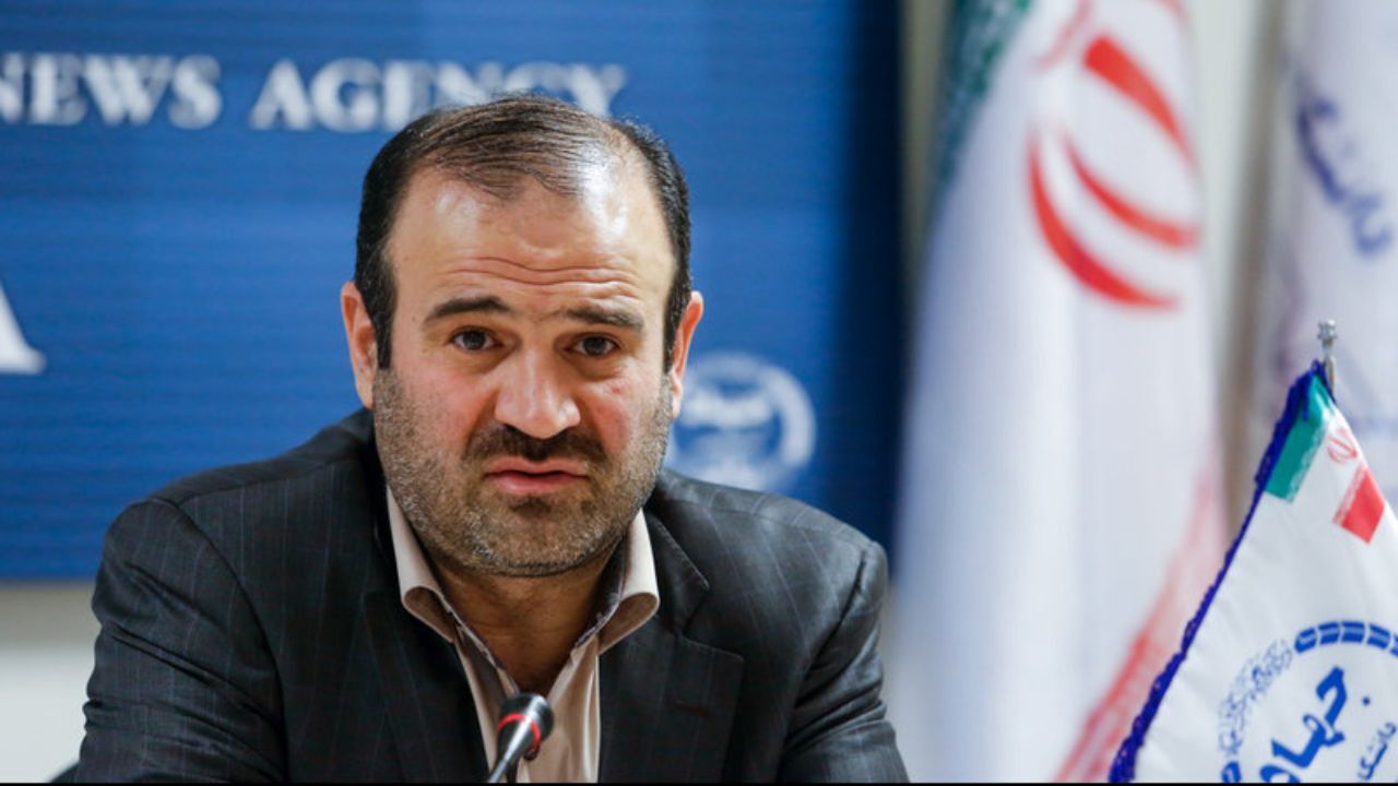 نهادهای مالی بزرگ را مجبور می‌کنیم وارد بورس ‌شوند