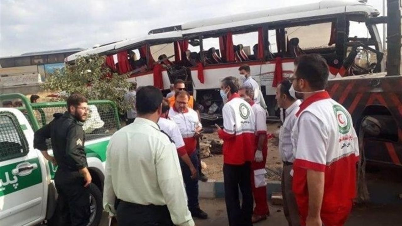 خواب‌آلودگی راننده سبب واژگونی اتوبوس در محور کرج ــ قزوین شد