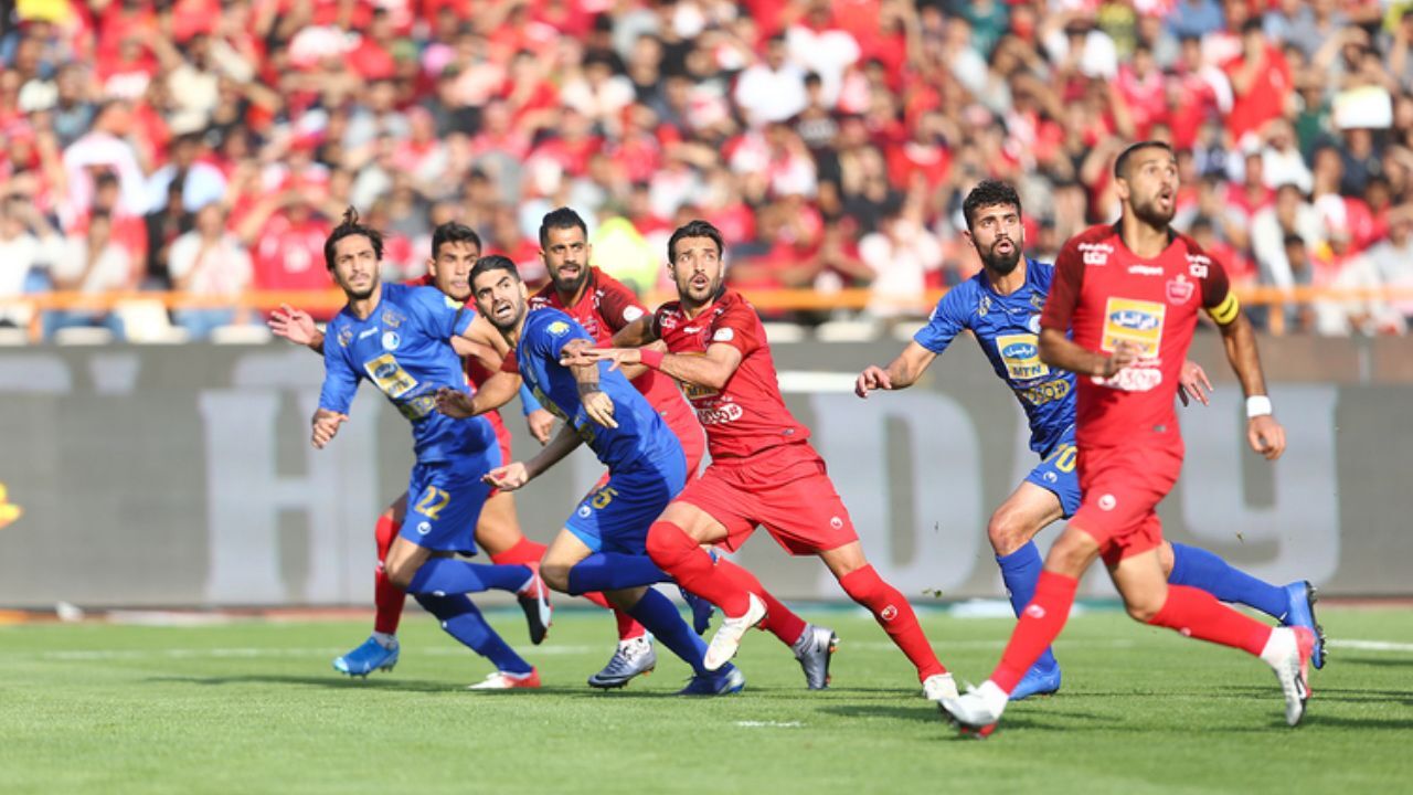 ورود مجلس به واگذاری پرسپولیس و استقلال