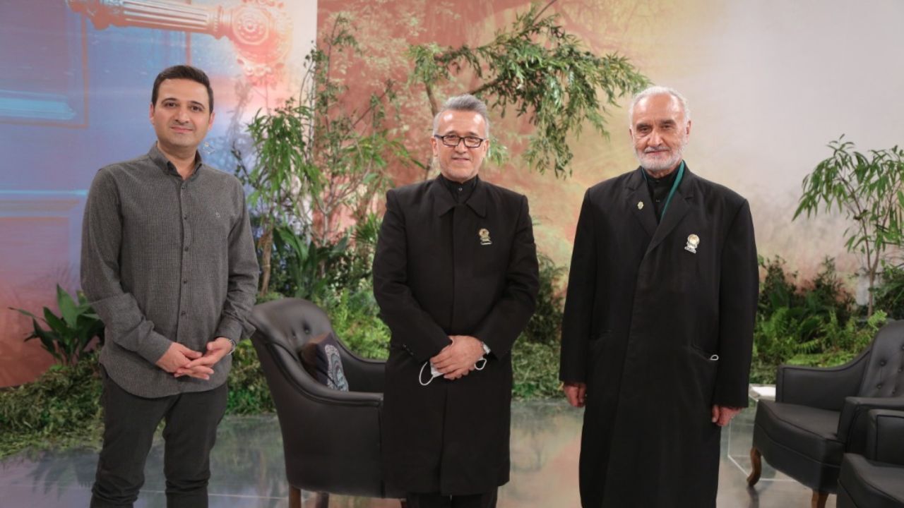 روایت تاجر و استاد دانشگاهی که افتخارشان خادمی حرم امام رضا(ع) است
