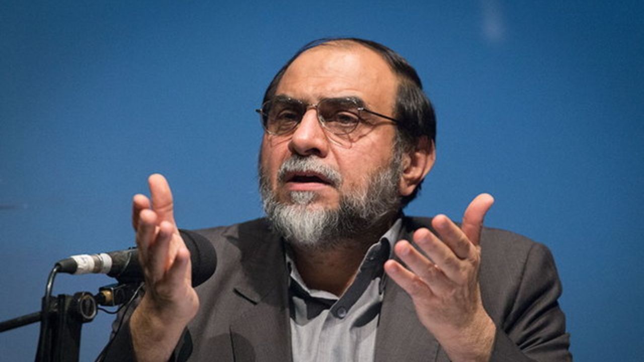 حمله تندروها به حسن روحانی ادامه دارد / رحیم پور ازغدی: در  سالهای حاکمیت این ورژن از روحانیت، درجه اعتماد به لباس روحانیت  بطرز بیسابقه ای تنزل یافت / امثال قاسم سلیمانی را واجد روحانیت میدانم وامثال حسن‌روحانی را فاقد آن / مردم دارند تاوان توهم و وعده ه