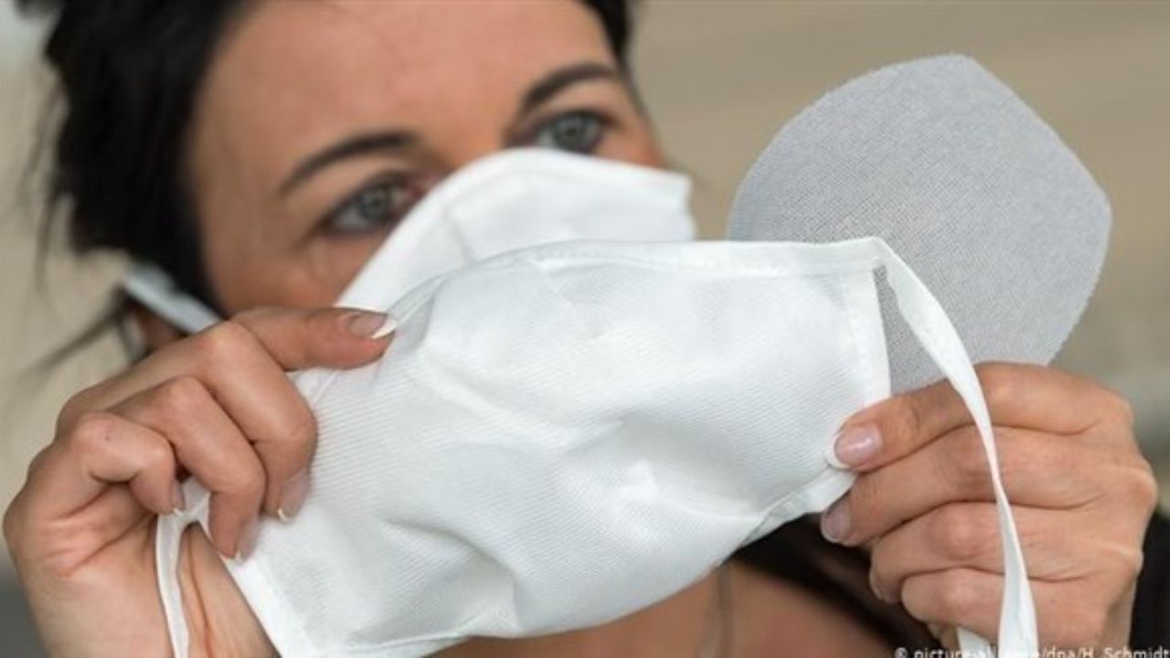 دور دنیا | واکنش عجیب زن آلمانی‌ به عدم رعایت فاصله‌گذاری اجتماعی