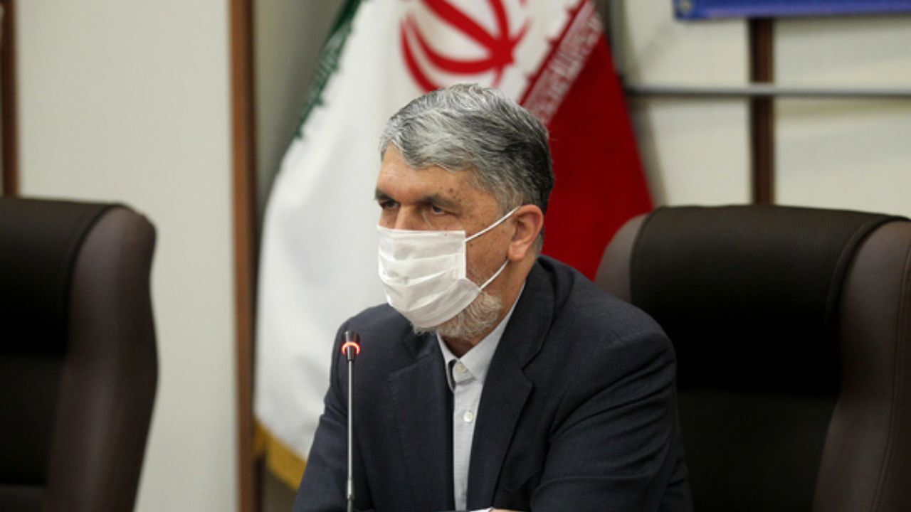 فیلم‌های سینمایی باید نام فارسی داشته باشند