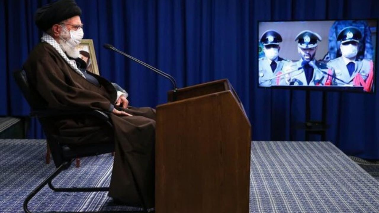 مراسم دانش‌آموختگی دانشجویان نیروهای مسلّح از طریق ارتباط تصویری با رهبر انقلاب آغاز شد