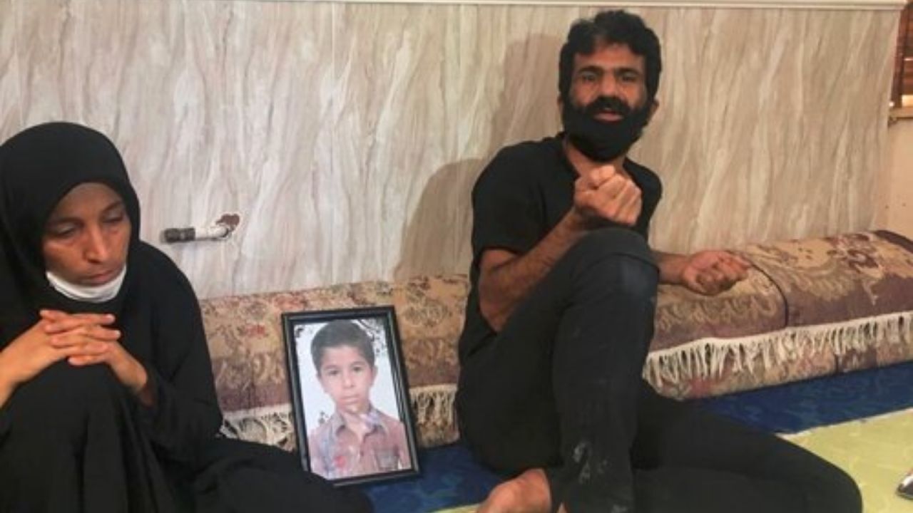 پدر دانش آموز 11 ساله: مدرسه به پسر من نه گوشی داد و نه تبلت