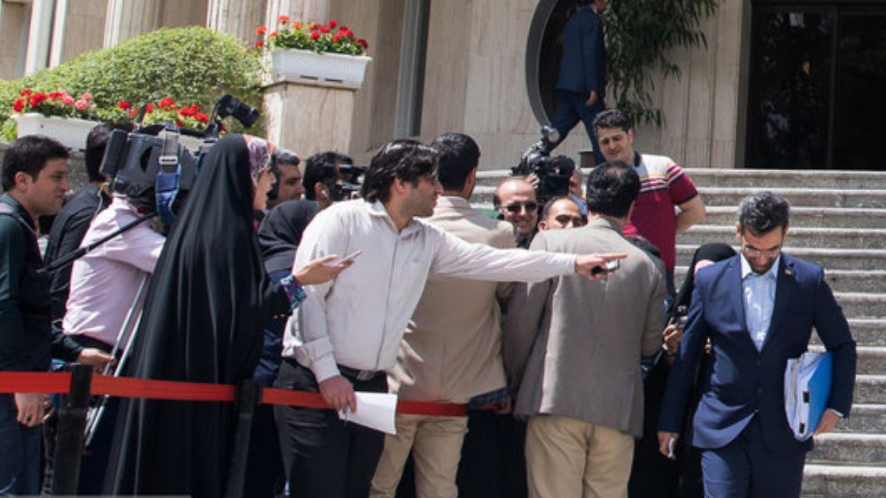 اطلاعات مدارک تحصیلی شهروندان ایرانی به شکل عمومی منتشر می‌شود