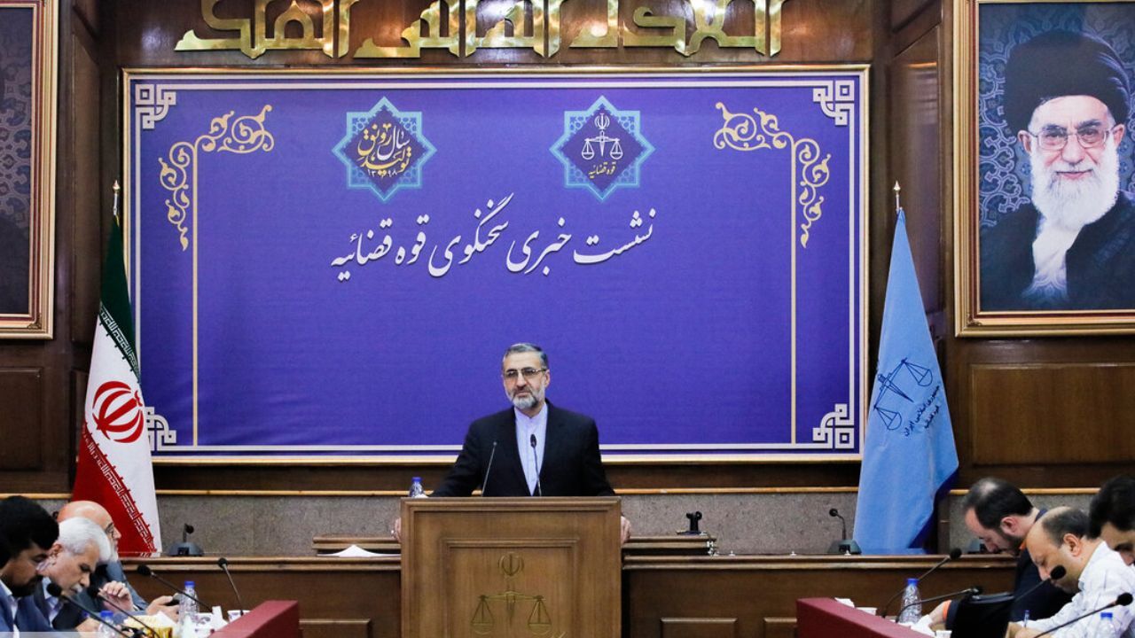 آزادی 157 محکوم امنیتی با عفو رهبری / حقوق معوقه کارگران هفت‌تپه پرداخت و به روز شده است/ حدود 40 هزار نفر از زندانیان مشمول عفو قرار گرفته‌اند / بازداشت بیش از 100 نفر از افرادی که از کارت‌های بازرگانی کارتن خواب‌ها استفاده می‌کردند