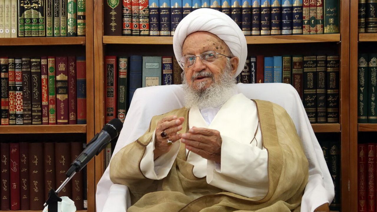 آیت‌الله مکارم شیرازی: دنیا به دموکراسی آمریکا می‌خندد / انتخابات آمریکا ماهیت حقیقی دموکراسی آن را برای همگان هویدا کرد