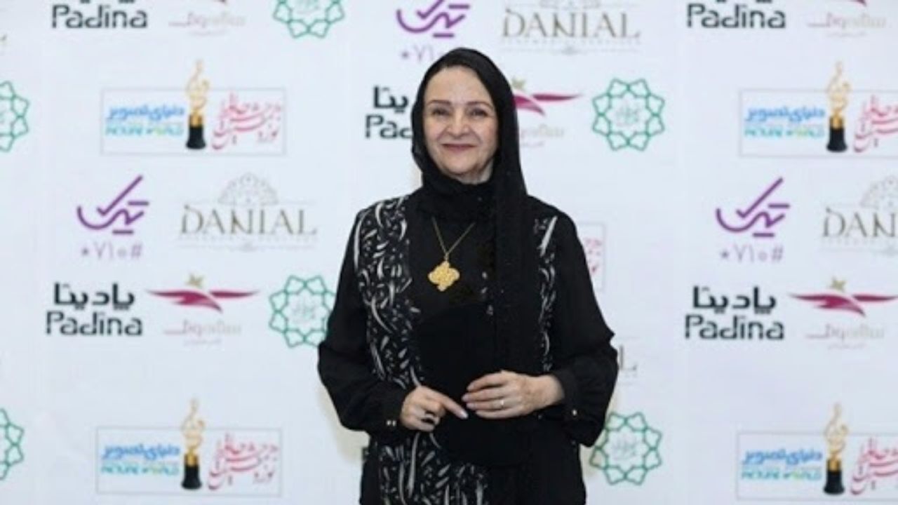 گلاب آدینه «بانوی محبوب من» را روی صحنه می‌برد